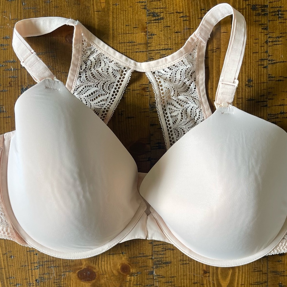 NWOT Felina Blush Pink with intricate lace back. Size 40G